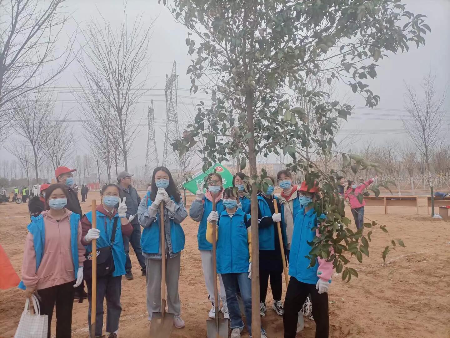植樹(shù)節大學(xué)生12